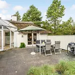 Semesterbostad 4 Bedroom Lovely In