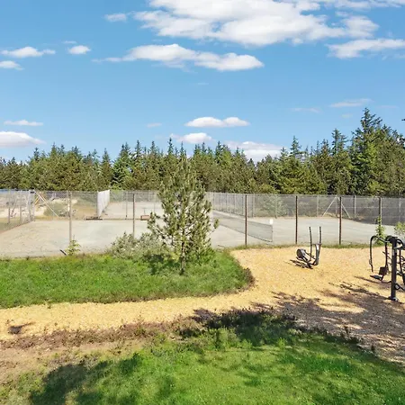 Semesterbostad 4 Bedroom Lovely In